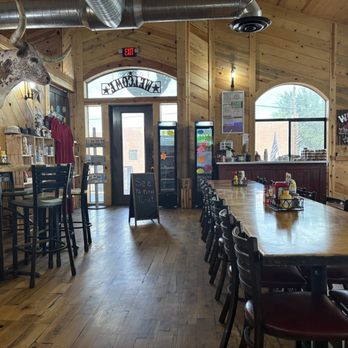 Big Tex Bar-B-Que - Looking toward entrance inside main area - Barbeque Near Me - Willcox, Arizona