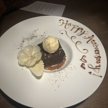 Stage Restaurant - Free Anniversary Dessert - New American Near Me - Honolulu, Hawaii
