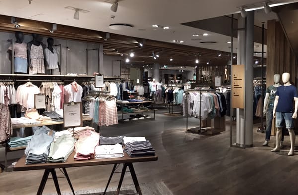 Esprit 11 Photos Fashion Spitaler Str 3 Altstadt Hamburg Germany Phone Number Yelp
