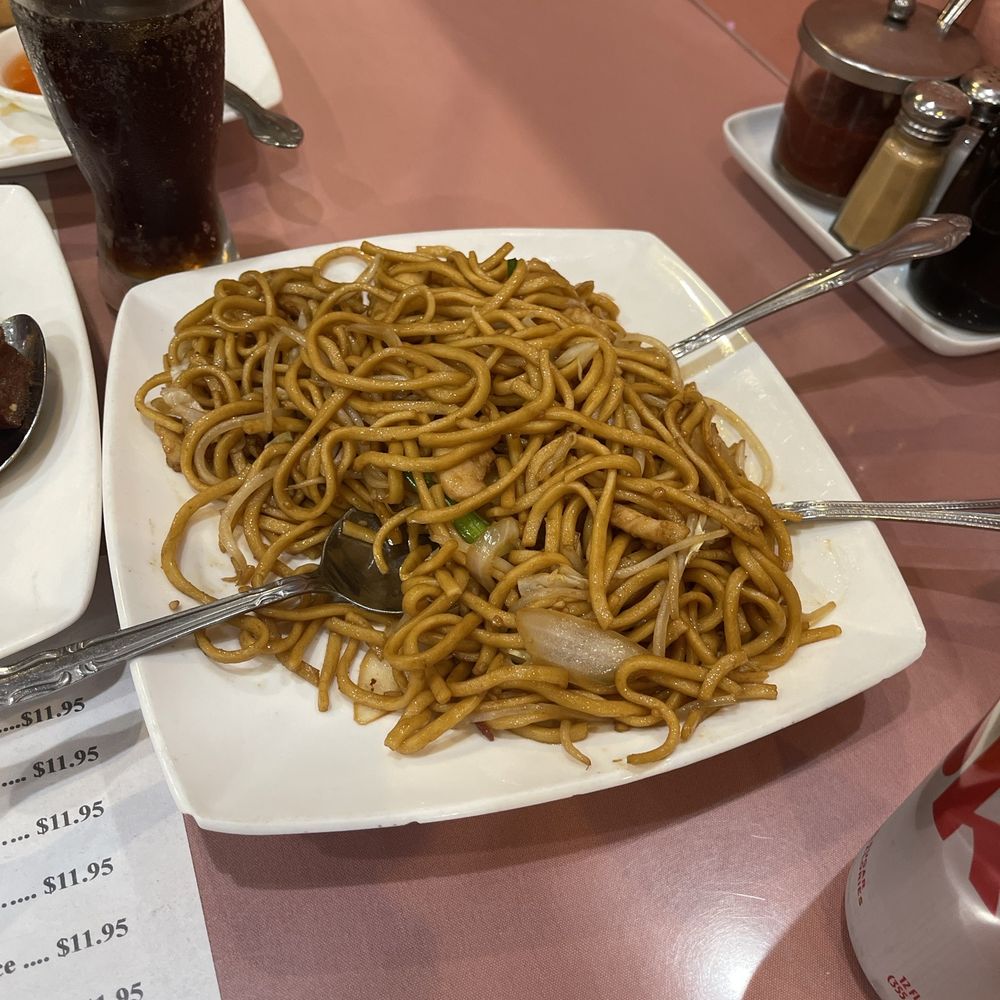 Chef Wang Restaurant - 124. Chicken Chow Mein - Chinese Near Me - Millbrae, California