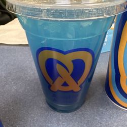 Auntie Anne's - Blue raspberry Lemonade Mixers