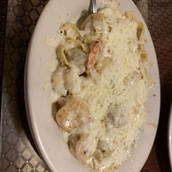 DiCicco's - Linguini with scallops and shrimp in a white garlic cream sauce AlForno style! Delish! - Italian Near Me - Denver, Colorado DiCicco's - Linguini with scallops and shrimp in a white garlic cream sauce AlForno style! Delish! - Italian Near Me - Denver, Colorado