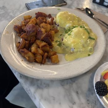 The Maple Bar Cafe - Eggs Benedict - Breakfast & Brunch Near Me - Suisun City, California
