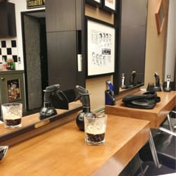 Carl's Barber Shop - Kaffe under klipningen!