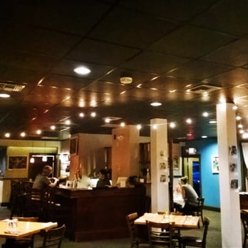Chester Common Table - Looking towards the bar at closing time... we stayed until it closed. Lovely evening. - Comfort Food Near Me - Chester, Massachusetts