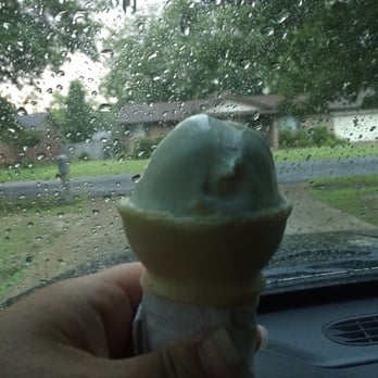 Dari-Delite - Good ice cream COBE on a rainy day!! - Sandwiches Near Me - Hartselle, Alabama