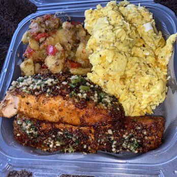 Bigkiakitchen - Salmon scramble eggs and smothered potatoes - Personal Chefs Near Me Bigkiakitchen - Salmon scramble eggs and smothered potatoes - Personal Chefs Near Me