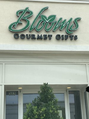 BLOOMS GOURMET GIFTS - Updated October 2025 - 305 W FM 1382, Cedar Hill