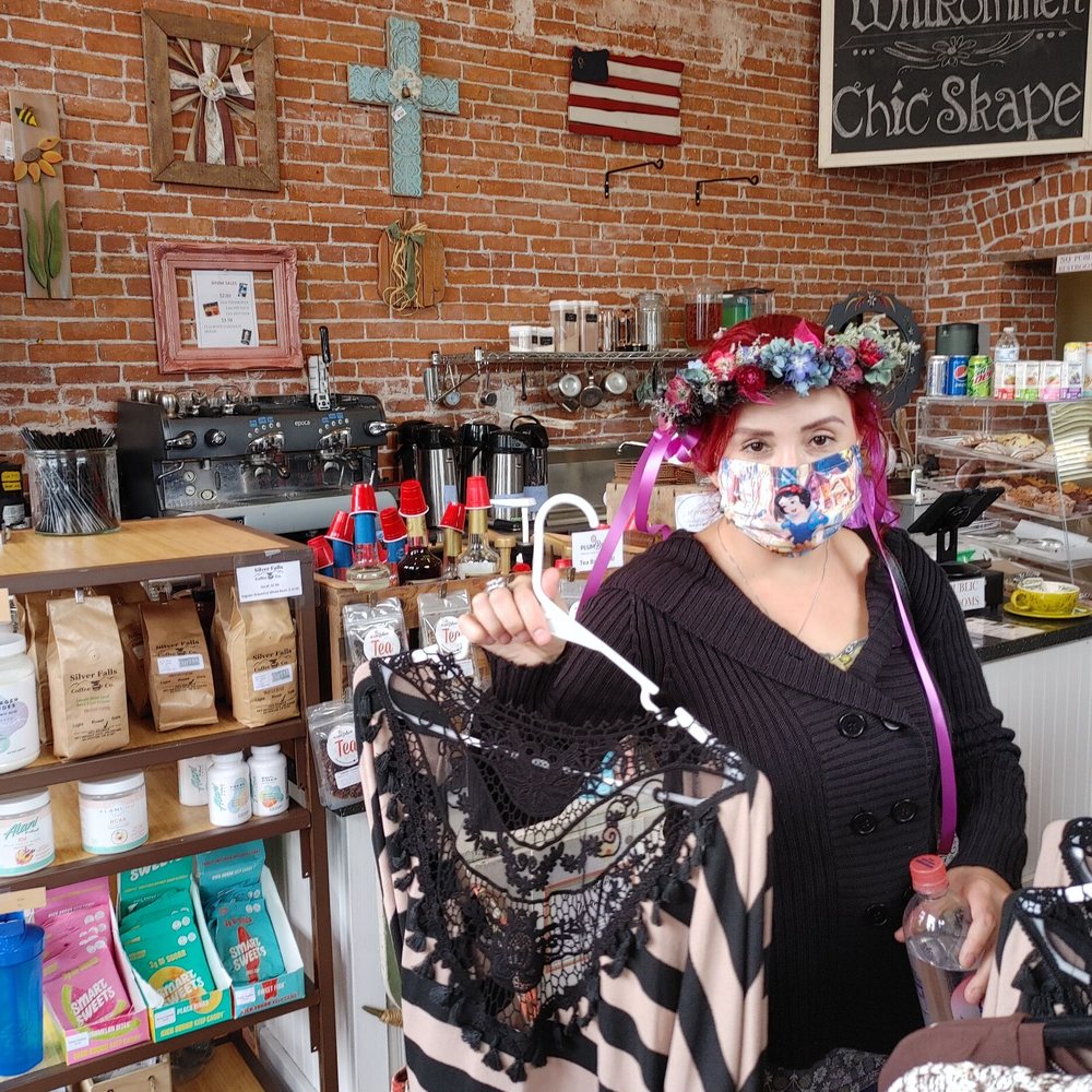 Chic Skape Coffee Boutique - Women's Clothing Near Me - Mount Angel, Oregon