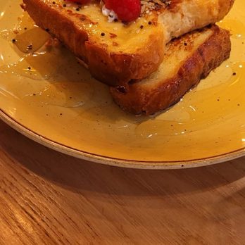 Heathrow Airport Terminal 5 - French toast with peach and apricot compote. - Airport Terminals Near Me - Hounslow, XGL