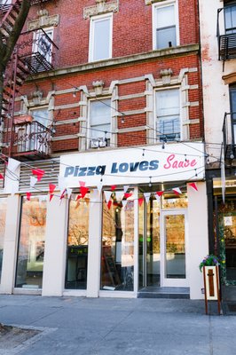 Pizza Loves Sauce by null