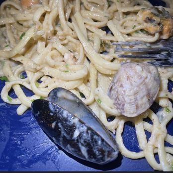 Cosmo Eatery - Seafood Fettuccini Alfredo - American Near Me - Houston, Texas