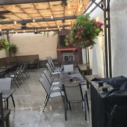 Sullivan's Bar - Large comfortable patio