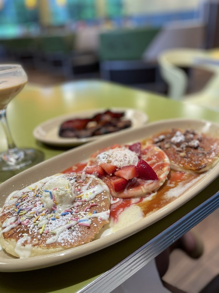 Snooze, an A.M. Eatery