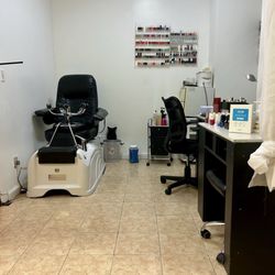 Dominican Style Hair Salon - Inside nail area