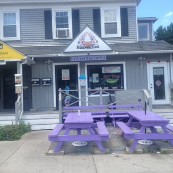 Mad Willie's - Ice Cream & Frozen Yogurt Near Me - Framingham, Massachusetts