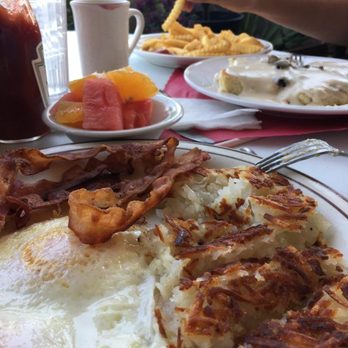 Lily's Cafe - American Near Me - Newhall, California