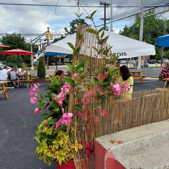 White House Restaurant - Outside seating - Breakfast & Brunch Near Me - Moorestown, New Jersey White House Restaurant - Outside seating - Breakfast & Brunch Near Me - Moorestown, New Jersey