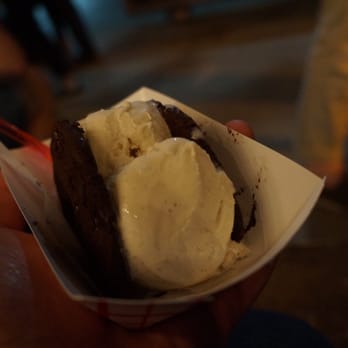 Bakerbots Baking  - Rococoa with vanilla bean ice cream - Desserts Near Me - Toronto, Ontario