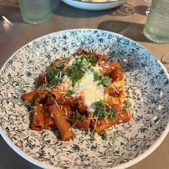 Garni Cafe - Pasta à la vodka - Cafes Near Me - Orlando, Florida Garni Cafe - Pasta à la vodka - Cafes Near Me - Orlando, Florida
