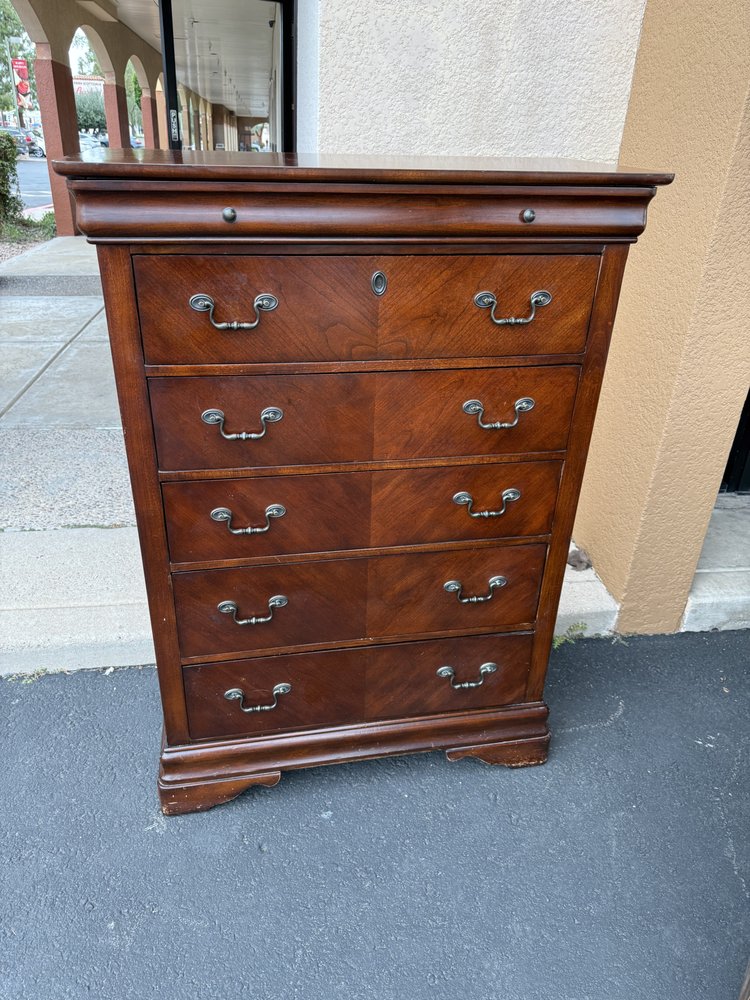 Got Legs Furniture & Decor - social services organization in Scottsdale, AZ