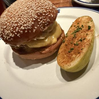 Hudson House - The Cheeseburger - Bars Near Me - Dallas, Texas