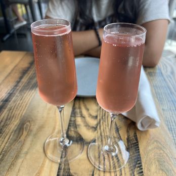 Canvas - Cranberry Mimosas - New American Near Me - Orlando, Florida Canvas - Cranberry Mimosas - New American Near Me - Orlando, Florida
