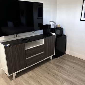 Wafer 450 - TV stand and cabinet - Hotels Near Me - Santa Clara, California Wafer 450 - TV stand and cabinet - Hotels Near Me - Santa Clara, California