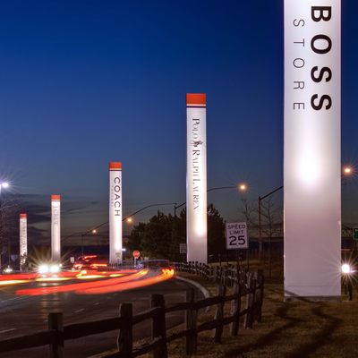 Great Lakes Crossing Outlets by null