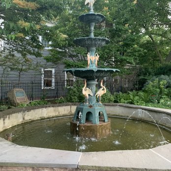 Merrick Rose Garden - Parks Near Me - Evanston, Illinois