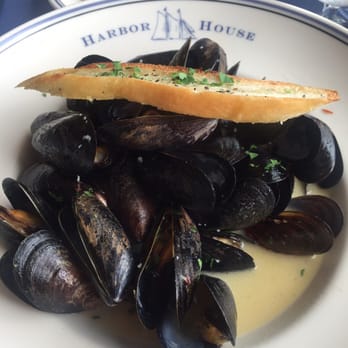 Harbor House - Delicious , Mussel in white wine - Seafood Near Me - Milwaukee, Wisconsin