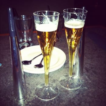 Yard House - New Years Eve complimentary champagne - Bars Near Me - Glenview, Illinois Yard House - New Years Eve complimentary champagne - Bars Near Me - Glenview, Illinois