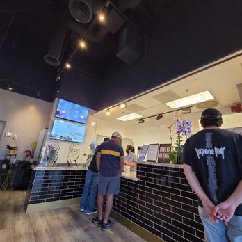 Mr Sun Tea - Interior cashier/pick up - Bubble Tea Near Me - Sacramento, California