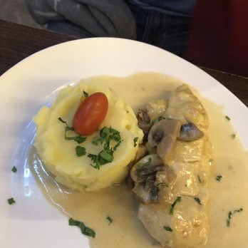 Big Ben Pub - Chicken & mushroom - French Near Me - Roissy-en-France, 95