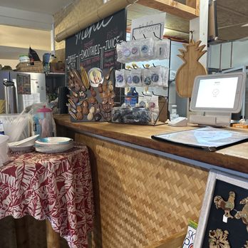 The Pineapple Store - Juice Bars & Smoothies Near Me - Lihue, Hawaii