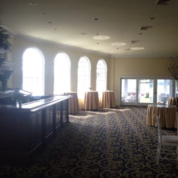 Candlewood Inn - Indoor cocktail area and bar - Venues & Event Spaces Near Me - Brookfield, Connecticut