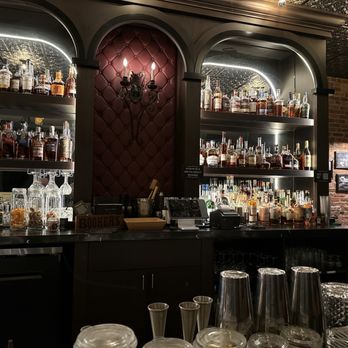 Wiseguy Lounge - Short North