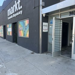 Markt Dispensary - Markt Cannabis Dispensary Weed Shop Los Angeles - outside entrance