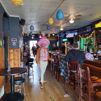 Max's Place - Easter Parade at Max's - Dive Bars Near Me - Chicago, Illinois Max's Place - Easter Parade at Max's - Dive Bars Near Me - Chicago, Illinois