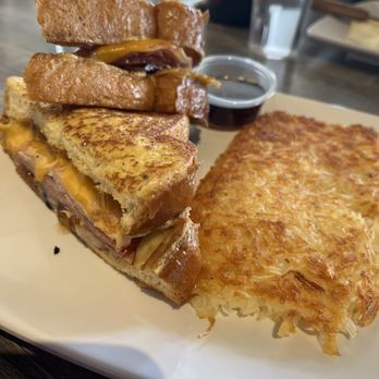 Manny's Place - Monte Cristo - Burgers Near Me - Tacoma, Washington