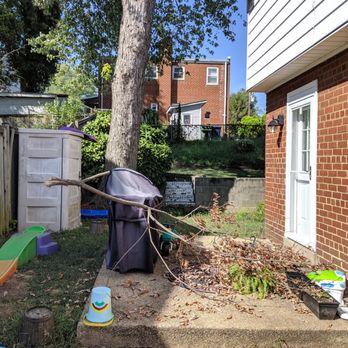 Stoneman Construction & Landscaping - Side yard before (a bit of a mess) - Landscaping Near Me - Alexandria, Virginia