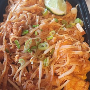 Papa Thai Chef - Pad Thai with Tofu - Thai Near Me - Bloomfield, New Jersey