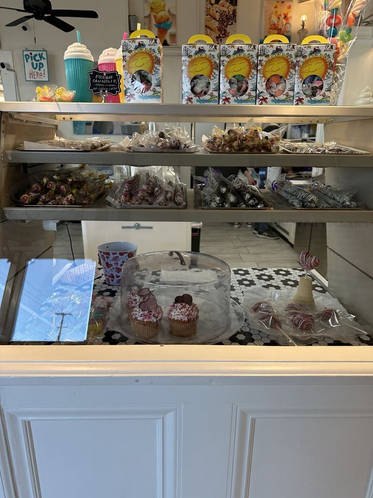 POP’S SWEET SHOP 13446 Santa Fe Trail Dr, Lenexa, Kansas Ice Cream