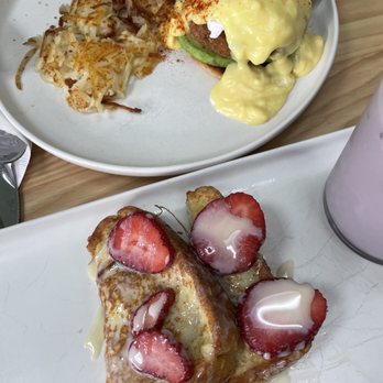 The Breeze Cafe - Tres leches French toast and crab cake benedict - Breakfast & Brunch Near Me - Newark, California The Breeze Cafe - Tres leches French toast and crab cake benedict - Breakfast & Brunch Near Me - Newark, California