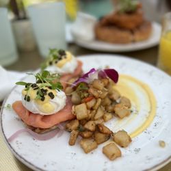 Sunny Side Cafe & Eatery - Smoked salmon eggs Benedict with potatoes