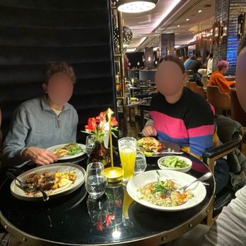 Bistro le Sam - Dinner Table - Canadian (New) Near Me - Quebec City, Quebec