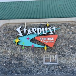 Stardust Vintage Emporium - Love this sign!