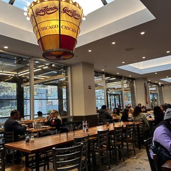 Giordano's - Indoor seating - Pizza Near Me - Chicago, Illinois