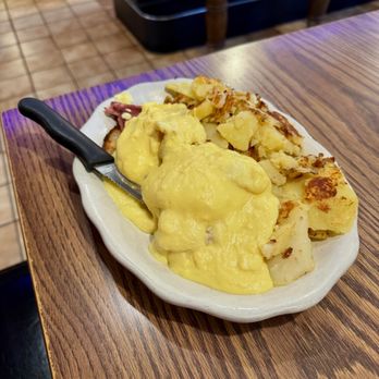 Beacon 443 Restaurant - Egg Benedict - Diners Near Me - Lehighton, Pennsylvania