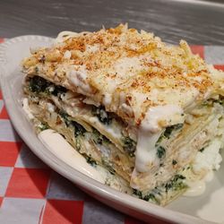 Angelina's Pizzeria - Blackened chicken lasagna